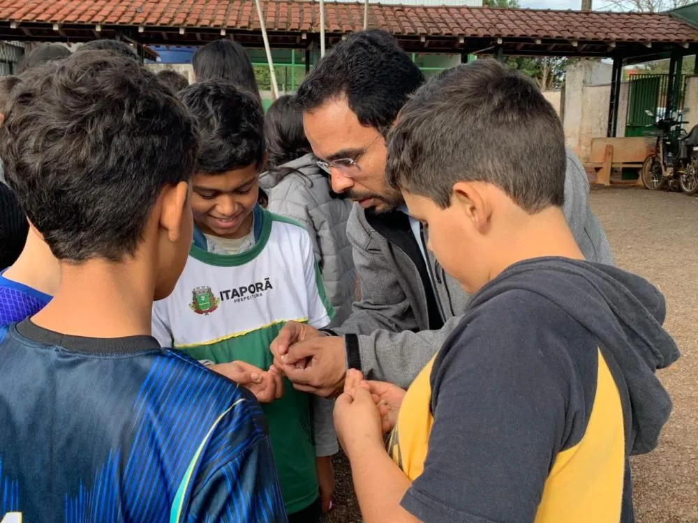 Alunos de Itaporã plantam mudas em parceria com a UFGD na Semana do Meio Ambiente
