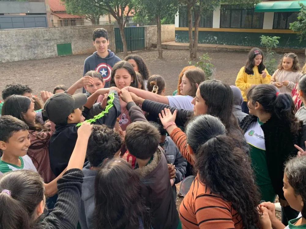 Alunos de Itaporã plantam mudas em parceria com a UFGD na Semana do Meio Ambiente