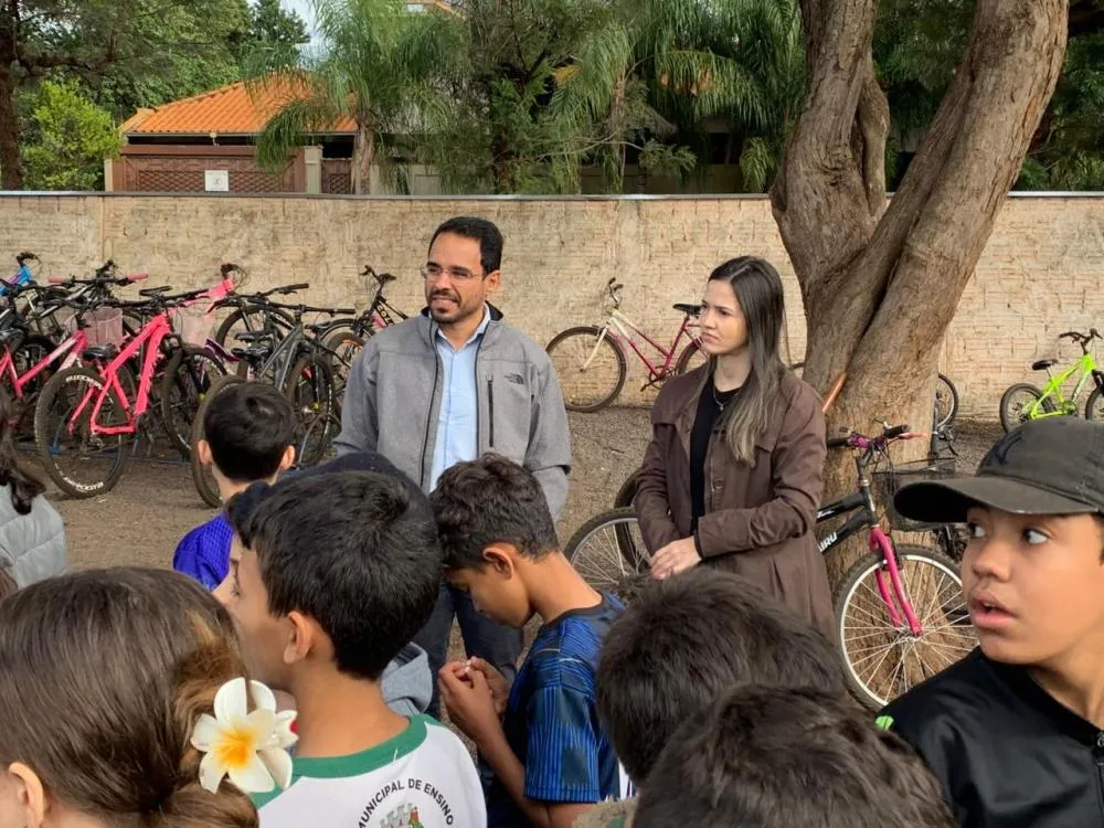 Alunos de Itaporã plantam mudas em parceria com a UFGD na Semana do Meio Ambiente