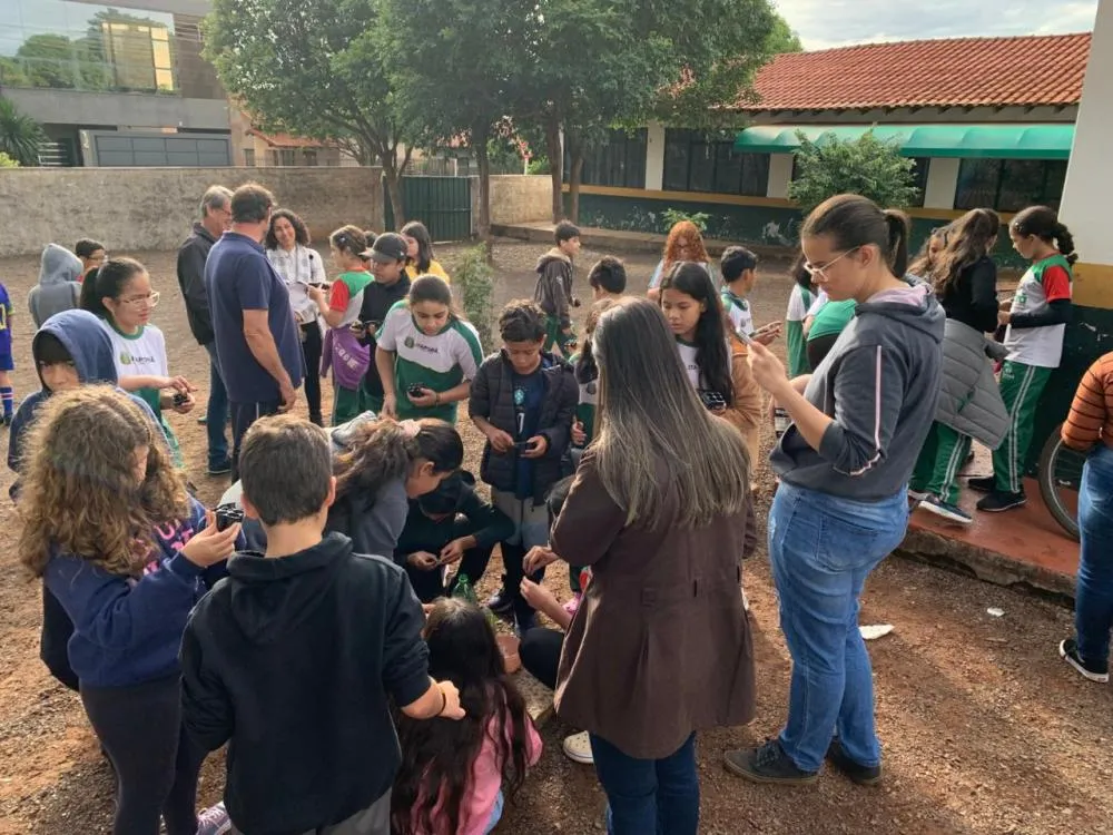 Alunos de Itaporã plantam mudas em parceria com a UFGD na Semana do Meio Ambiente