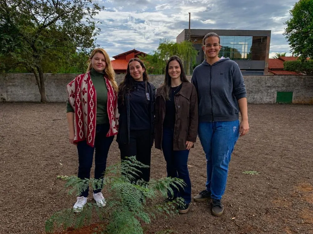 Alunos de Itaporã plantam mudas em parceria com a UFGD na Semana do Meio Ambiente